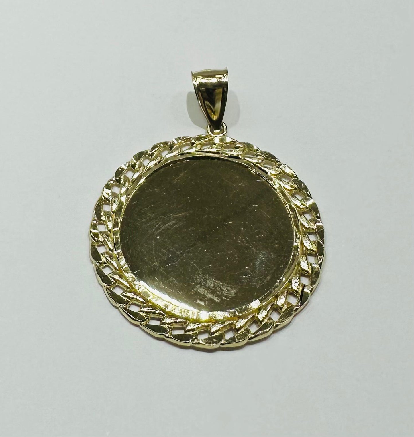 10K GOLD MEMORY PENDANT-  WEIGHT: 6.2gm