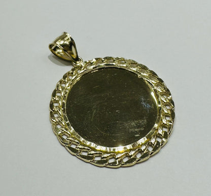 10K GOLD MEMORY PENDANT-  WEIGHT: 6.2gm