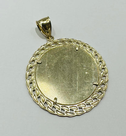 10K GOLD MEMORY PENDANT-  WEIGHT: 6.2gm