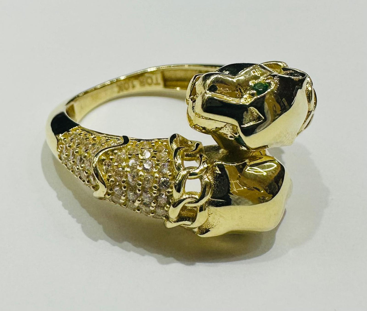 10K GOLD GREEN EYE PANTHER RING WITH CZ STONES- WEIGHT: 5.3gm