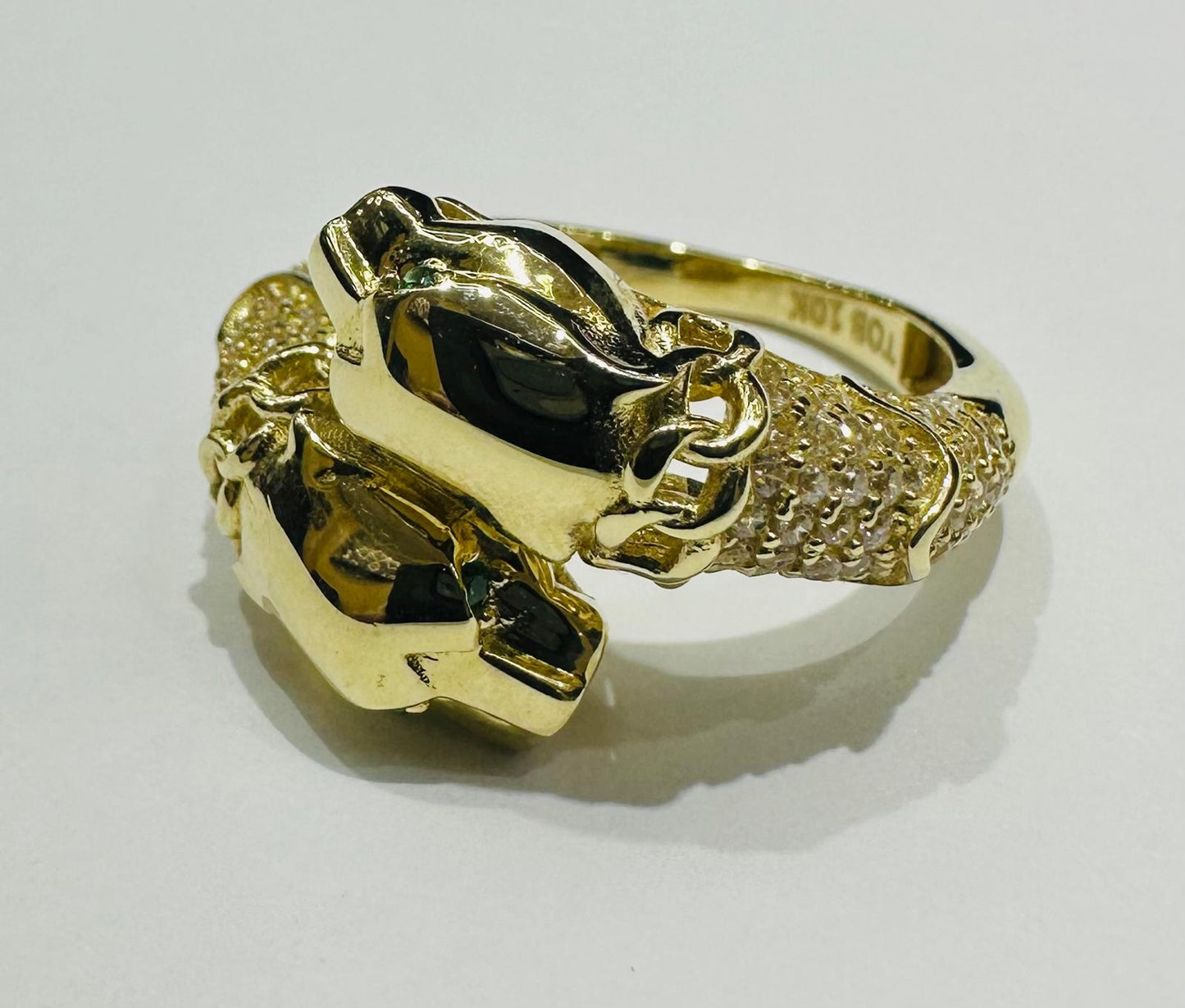 10K GOLD GREEN EYE PANTHER RING WITH CZ STONES- WEIGHT: 5.3gm