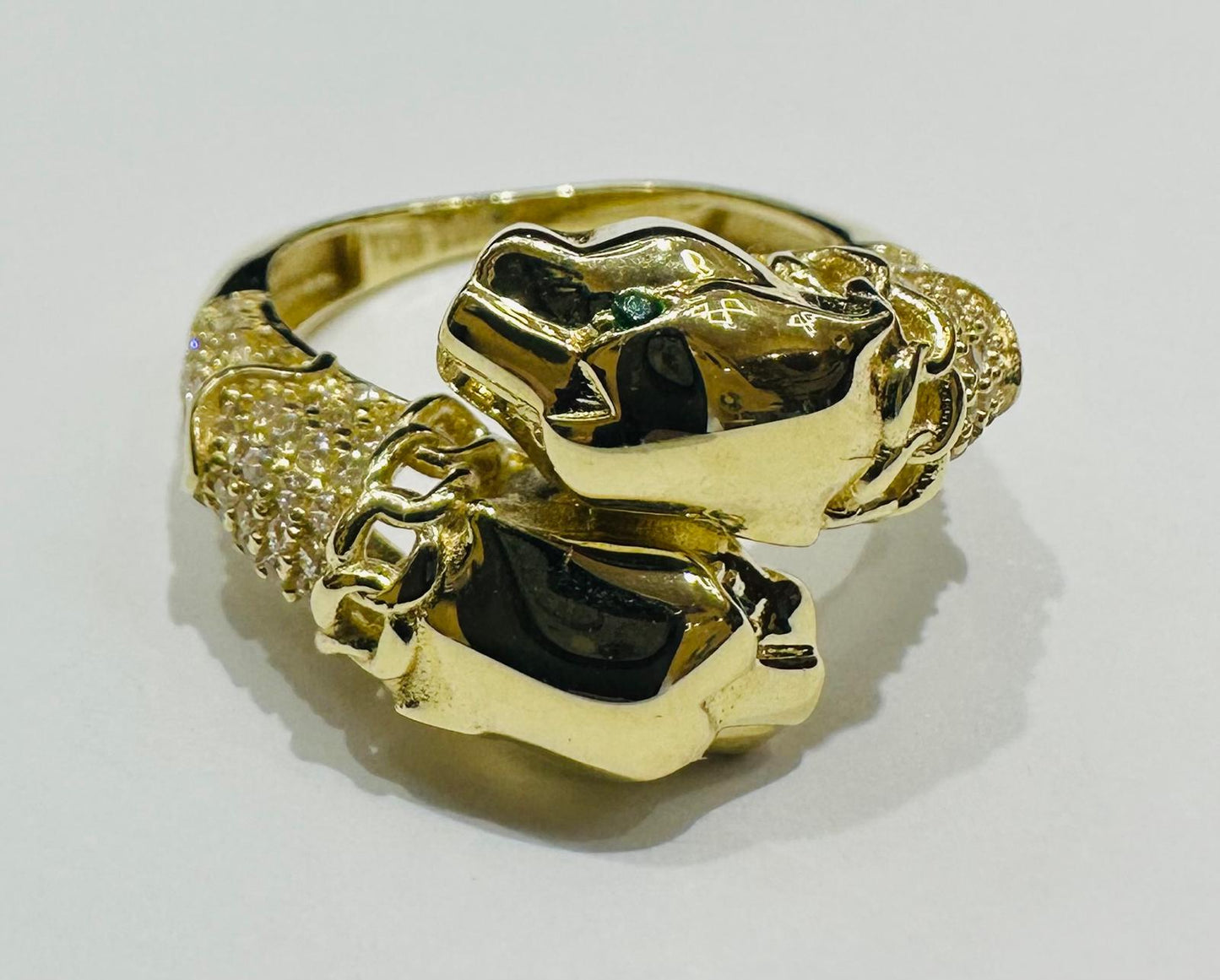 10K GOLD GREEN EYE PANTHER RING WITH CZ STONES- WEIGHT: 5.3gm