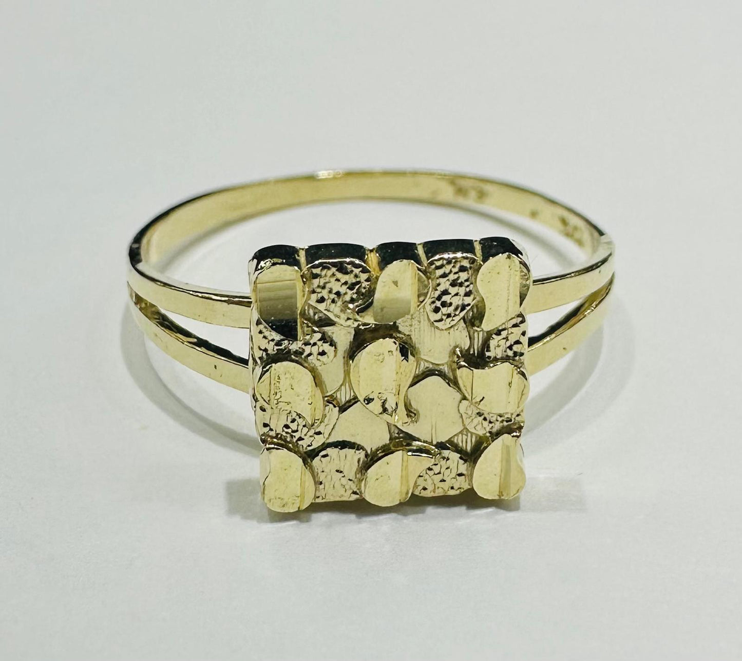 10K GOLD SQUARE NUGGET RING- WEIGHT: 1.3gm