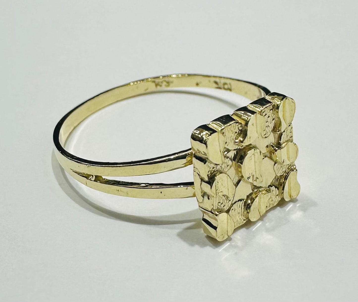 10K GOLD SQUARE NUGGET RING- WEIGHT: 1.3gm