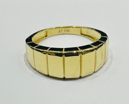 10K GOLD RING- WEIGHT:  3.0gm