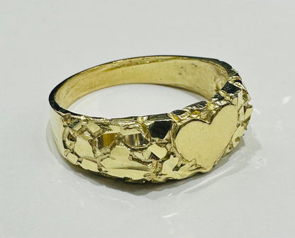 10K GOLD HEART RING- WEIGHT: 3.9gm