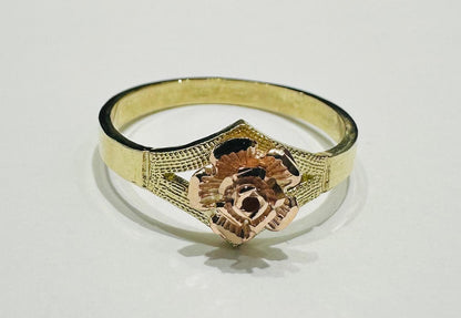 10K GOLD TWO TONED FLOWER RING- WEIGHT: 2.0gm