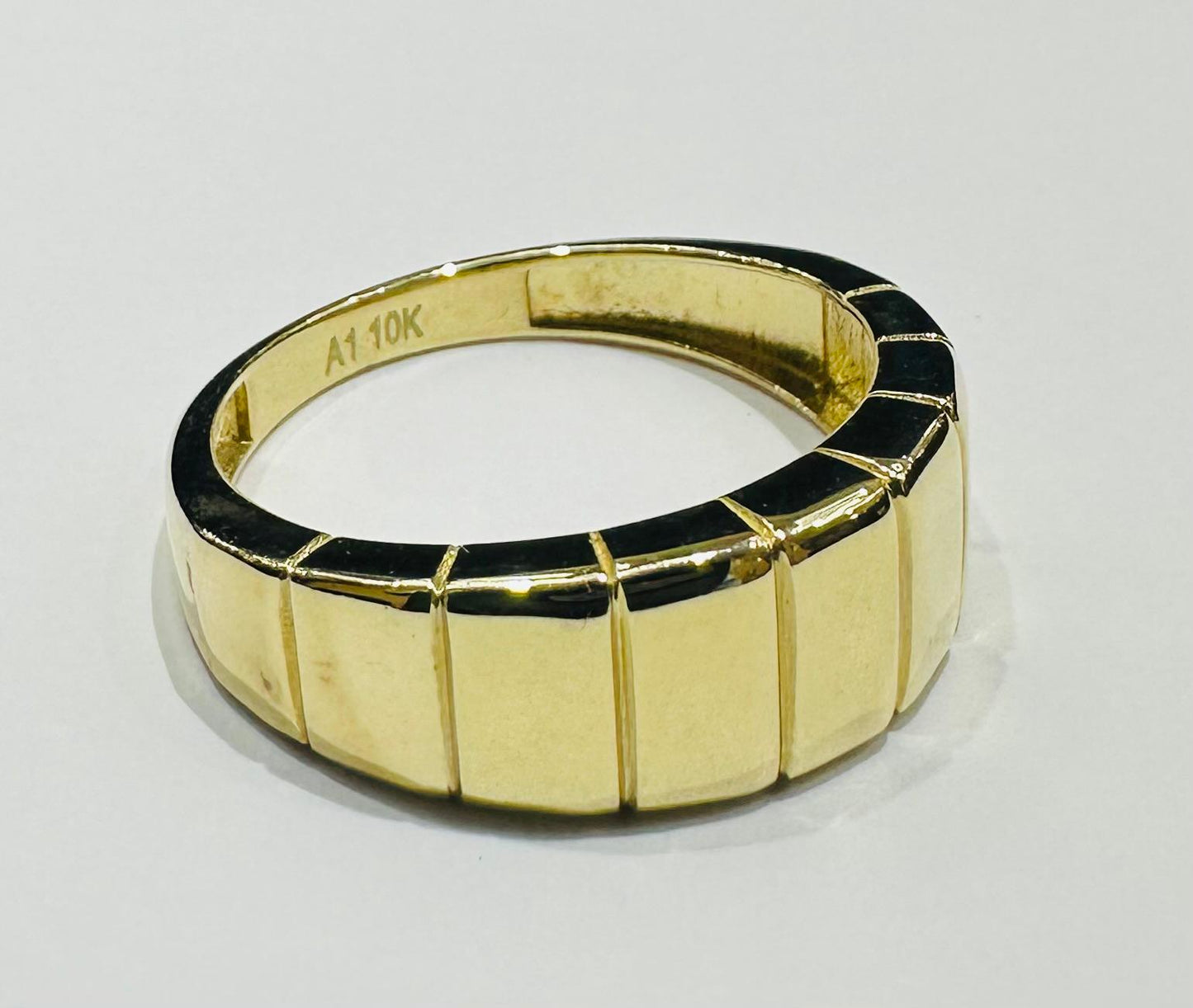 10K GOLD RING- WEIGHT:  3.0gm