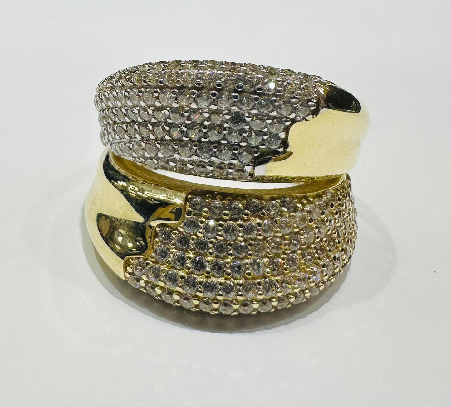 10K GOLD RING WITH CZ STONES- WEIGHT:  7.5gm