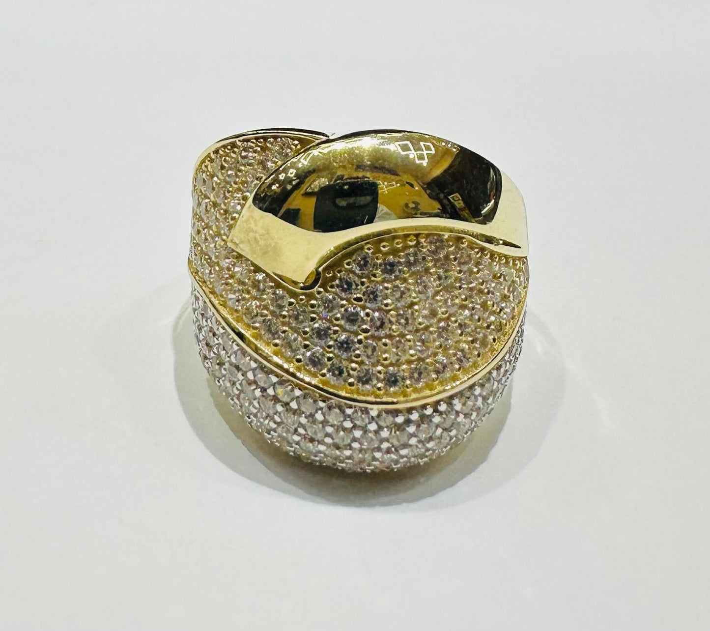 10K GOLD RING WITH CZ STONES- WEIGHT:  4.9gm