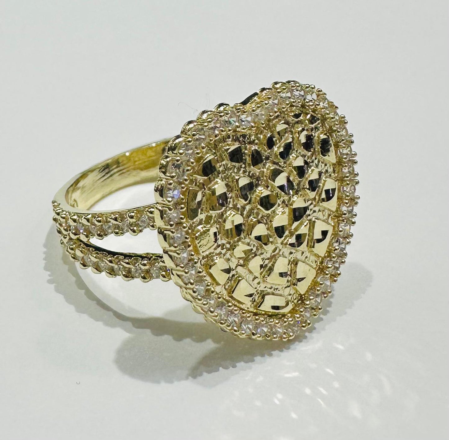 10K GOLD HEART RING WITH CZ STONES- WEIGHT:  3.7gm