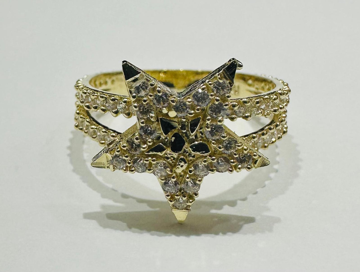 10K GOLD STAR RING WITH CZ STONES- WEIGHT:  2.5gm