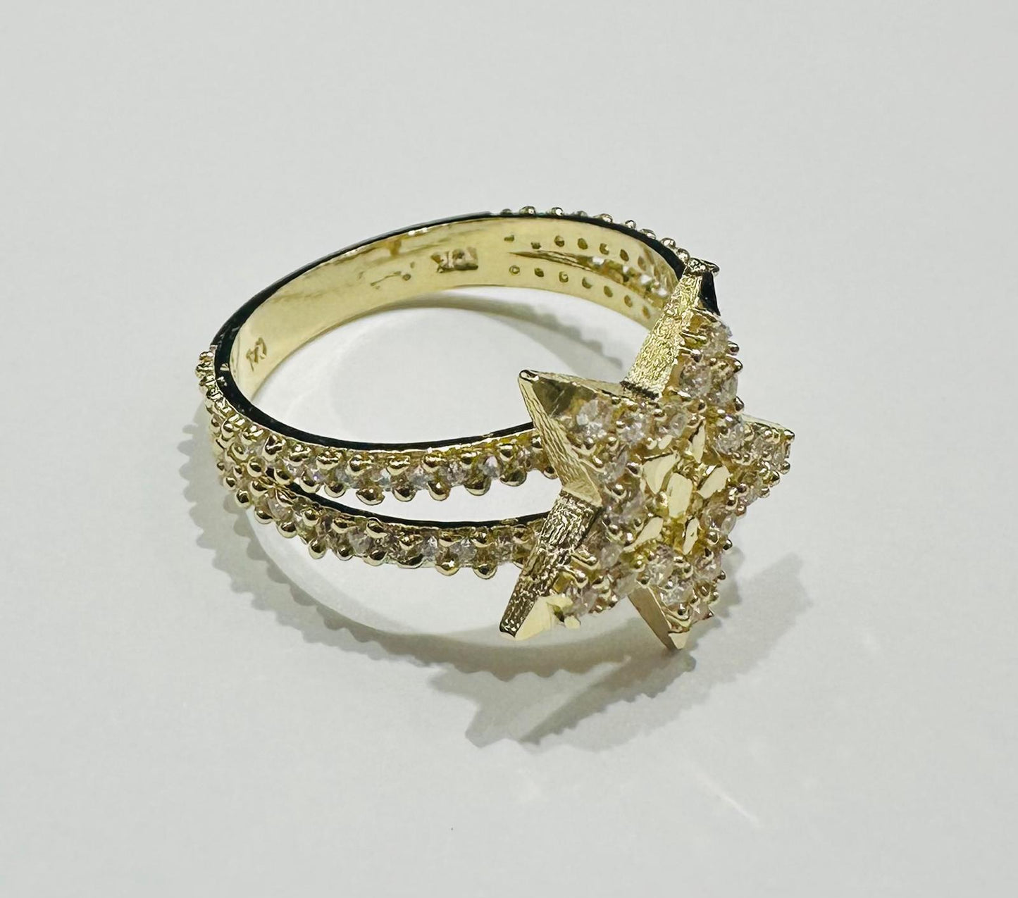 10K GOLD STAR RING WITH CZ STONES- WEIGHT:  2.5gm