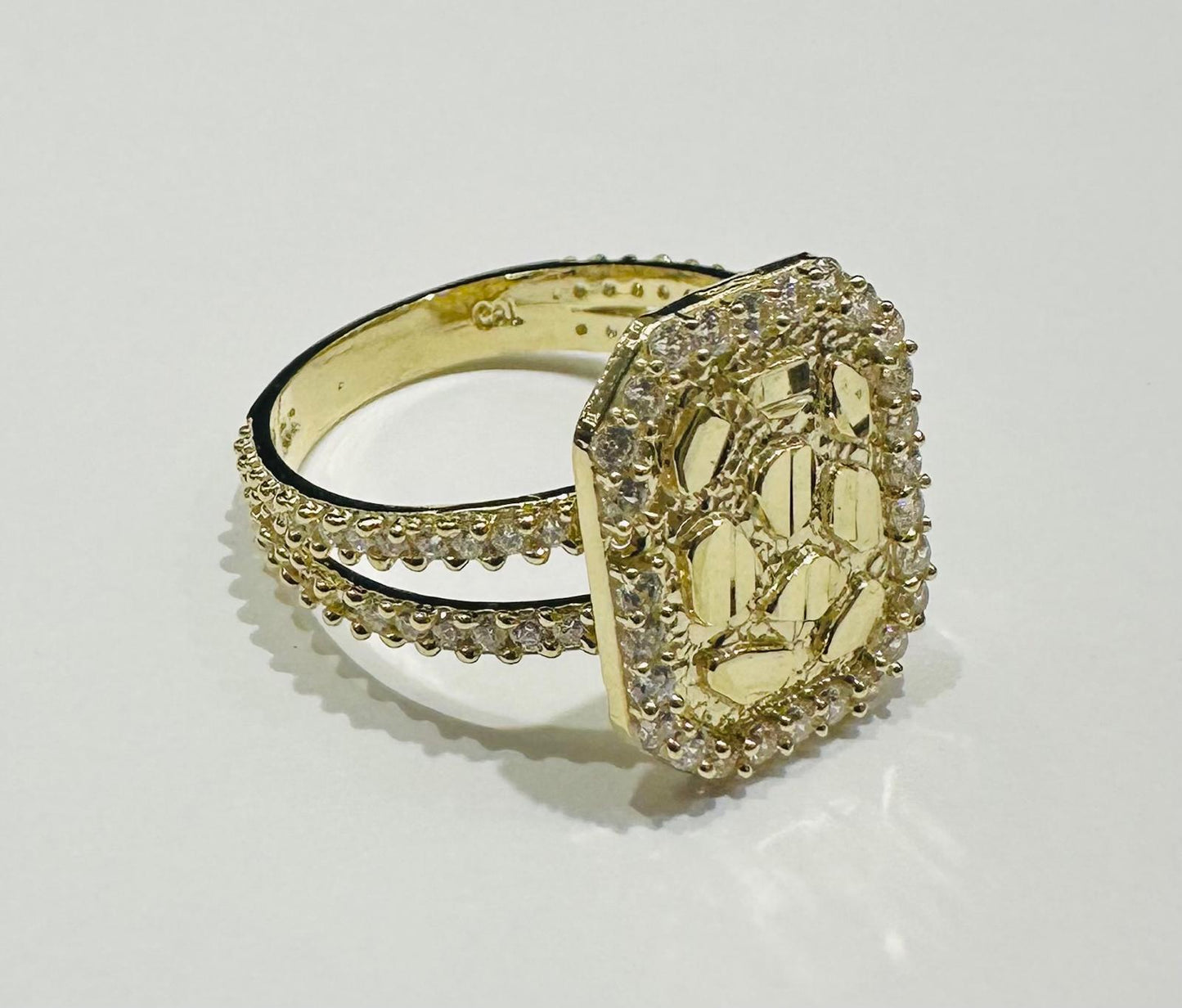 10K GOLD NUGGET RING WITH CZ STONES- WEIGHT:  2.8gm
