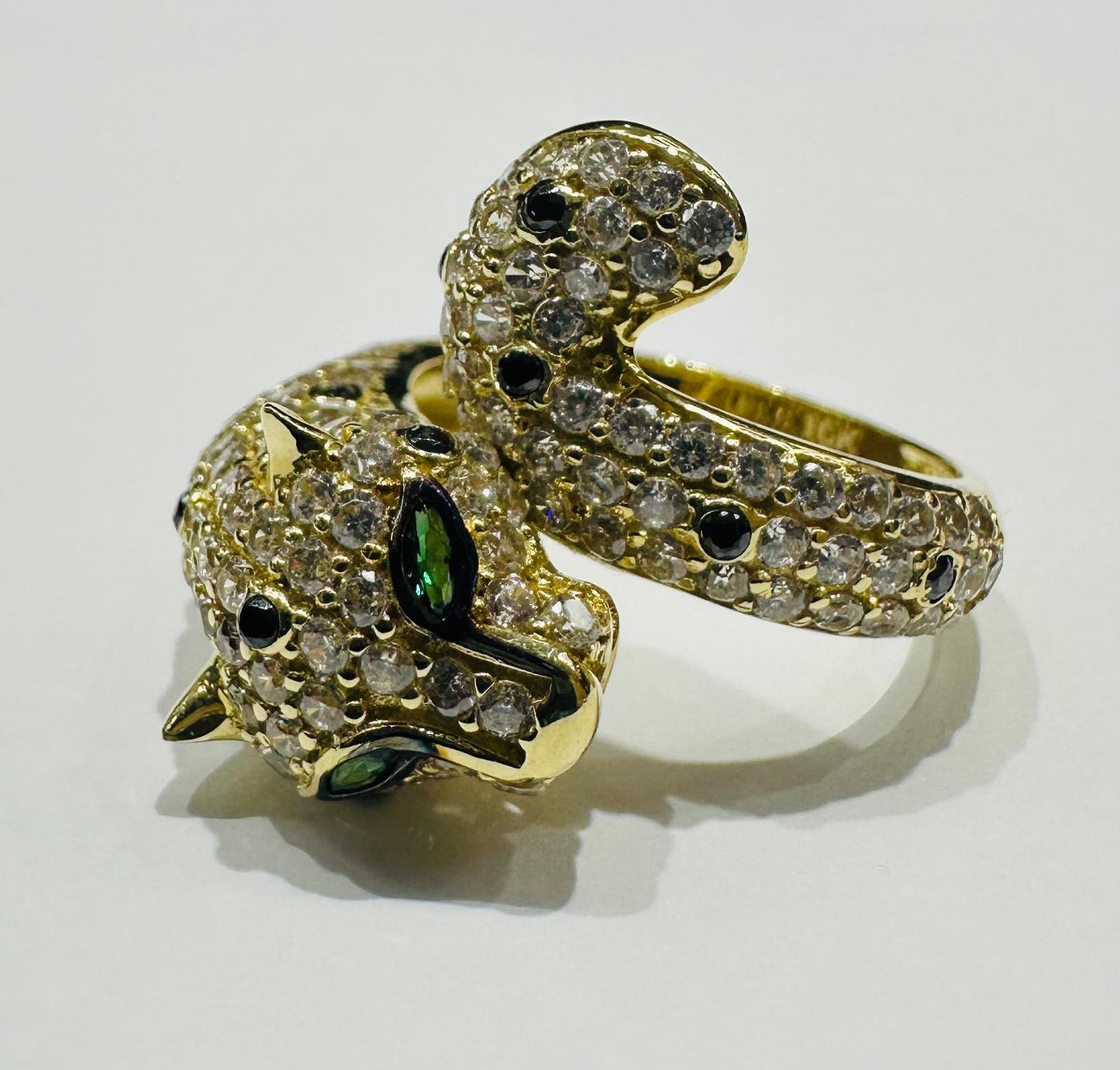 10K GOLD GREEN EYE PANTHER RING WITH CZ STONES- WEIGHT:  5.8gm