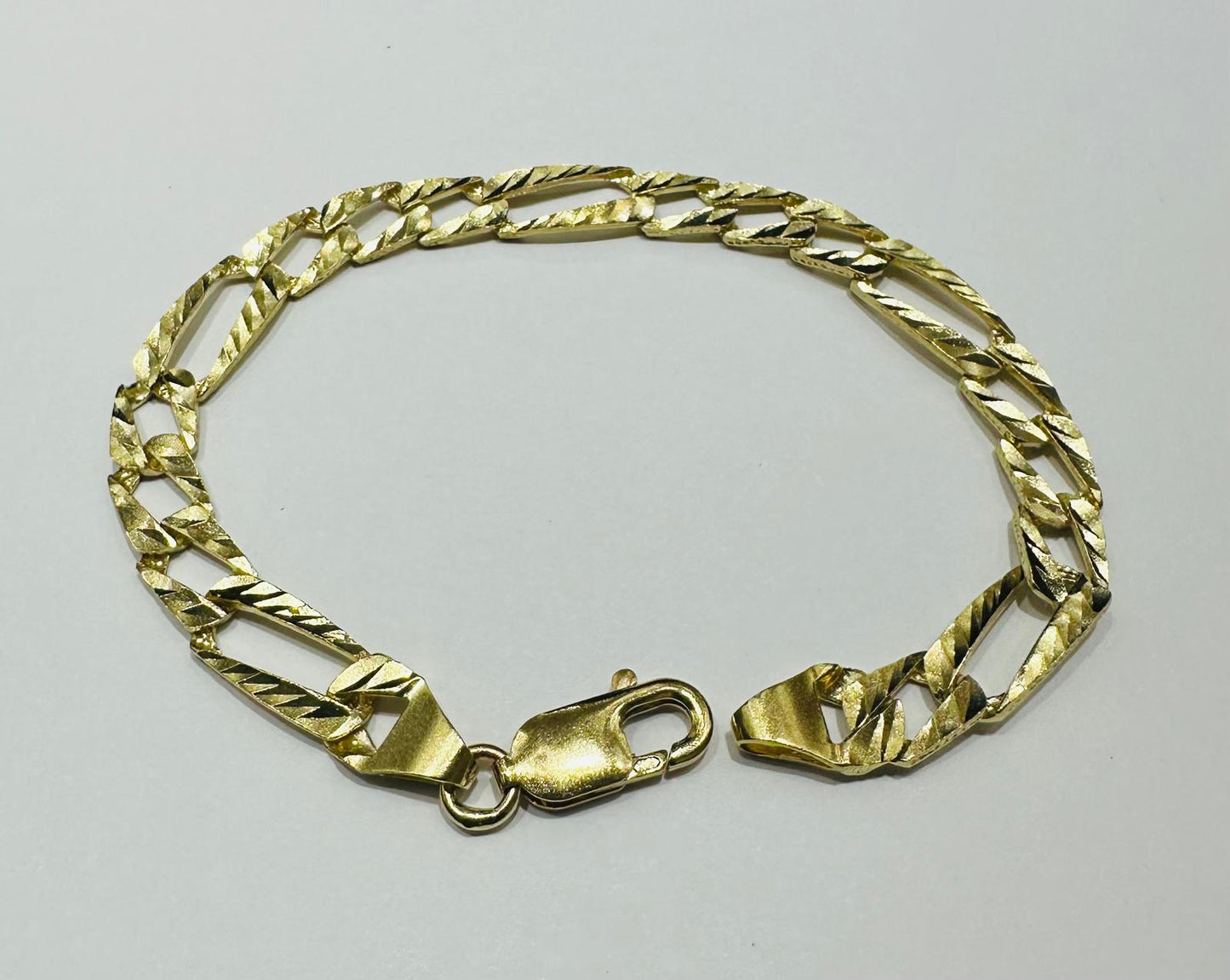 10K GOLD DIAMOND CUT FIGARO LINK BRACELET- WEIGHT:  10.4gm   8"   7.30mm