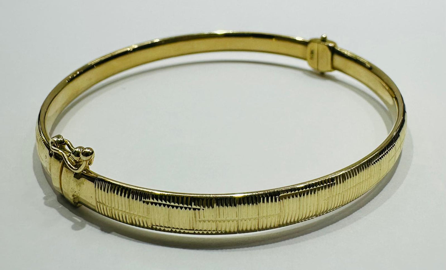 10K GOLD BANGLE BRACELET- WEIGHT:  6.6gm