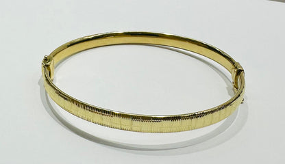 10K GOLD BANGLE BRACELET- WEIGHT:  5.2gm