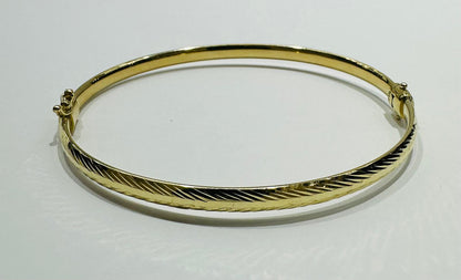 10K GOLD BANGLE BRACELET- WEIGHT:  5.2gm