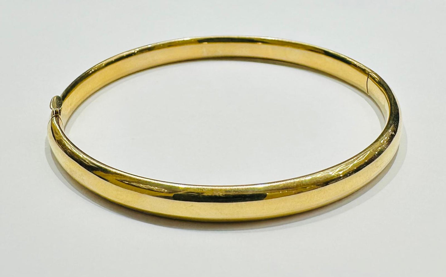 10K GOLD BANGLE BRACELET- WEIGHT:  3.7gm