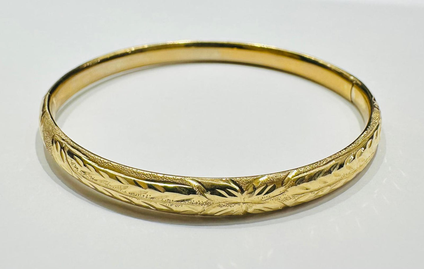 10K GOLD BANGLE BRACELET- WEIGHT:  3.6gm