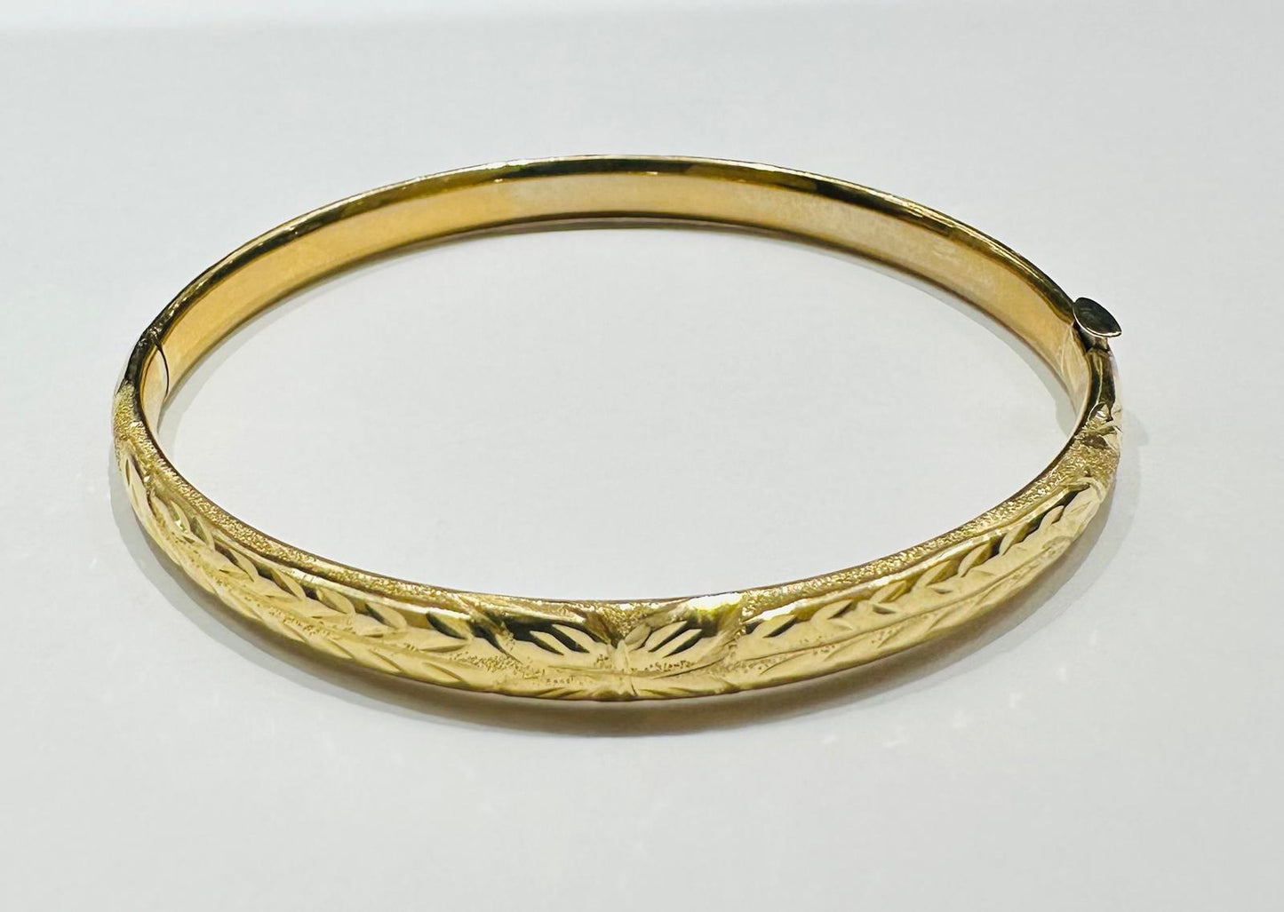 10K GOLD BANGLE BRACELET- WEIGHT:  3.6gm