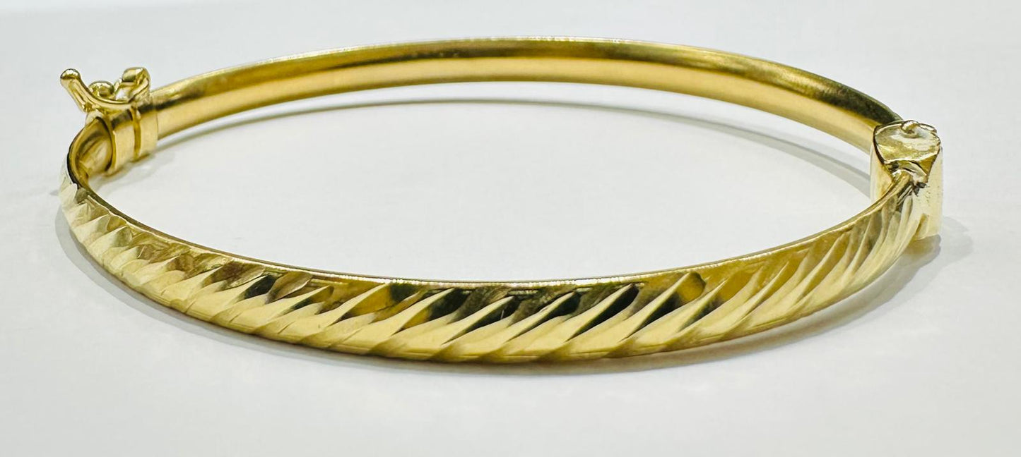 10K GOLD BANGLE BRACELET- WEIGHT:  4.9gm