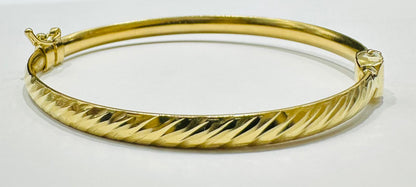 10K GOLD BANGLE BRACELET- WEIGHT:  4.9gm
