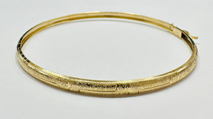 10K GOLD BANGLE BRACELET- WEIGHT:  2.7gm