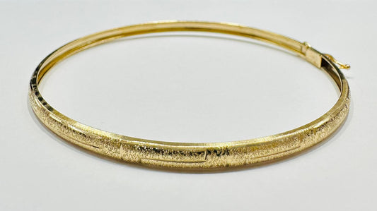 10K GOLD BANGLE BRACELET- WEIGHT:  2.7gm