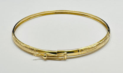 10K GOLD BANGLE BRACELET- WEIGHT:  2.7gm