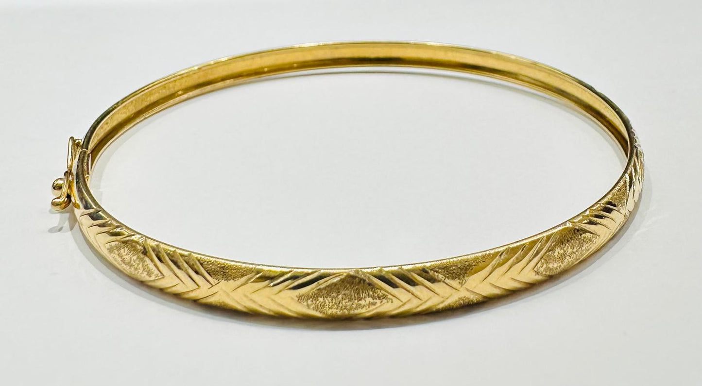 10K GOLD BANGLE BRACELET- WEIGHT:  3.2gm