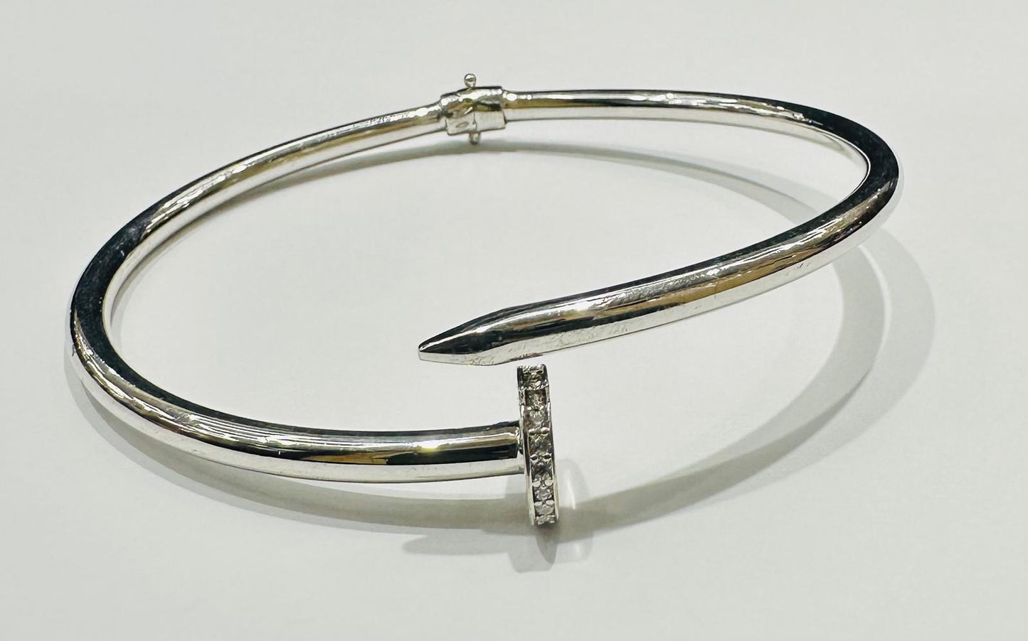10K WHITE GOLD NAIL BRACELET- WEIGHT:  6.7gm