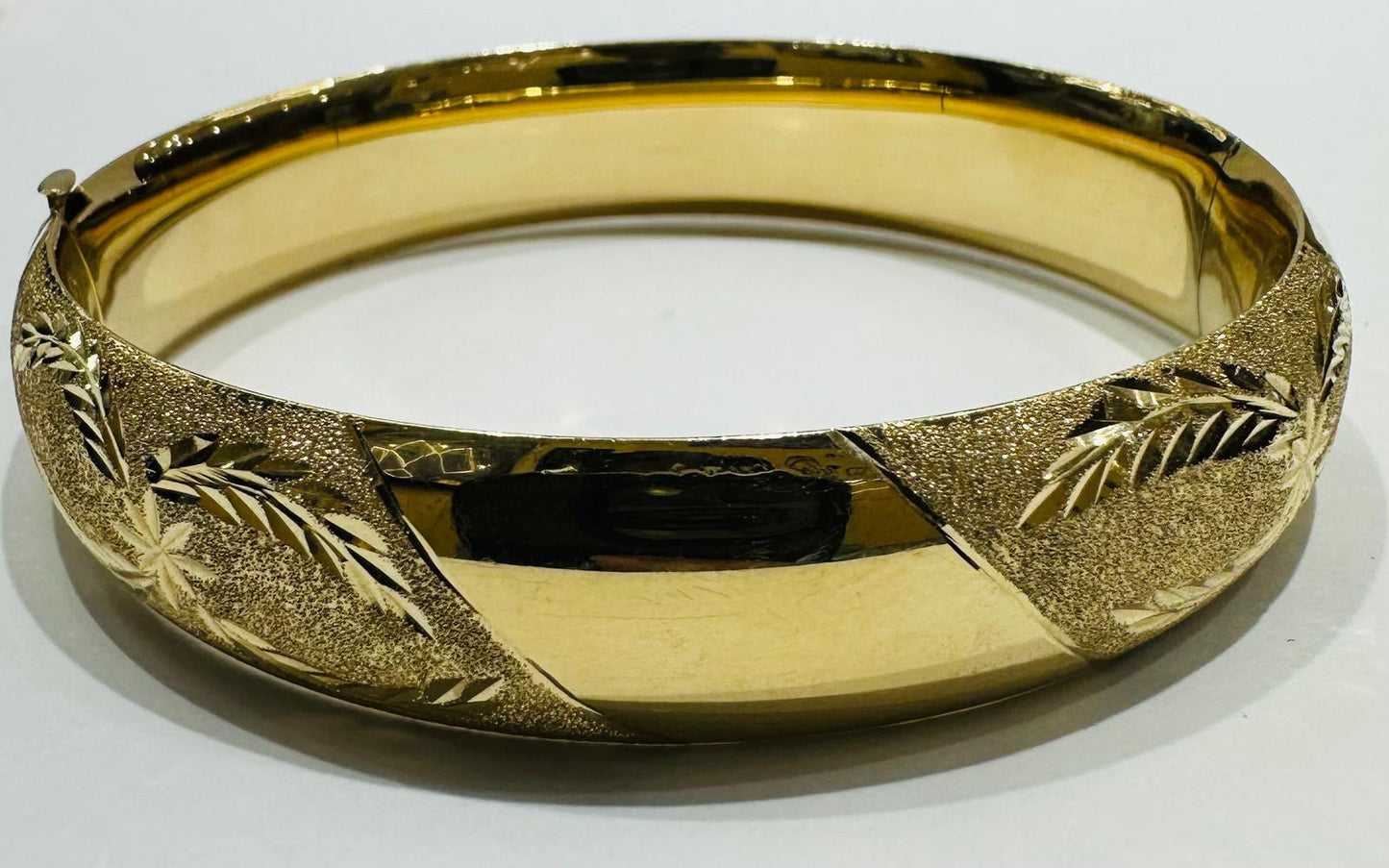 14K GOLD BANGLE BRACELET- WEIGHT:  21.6gm
