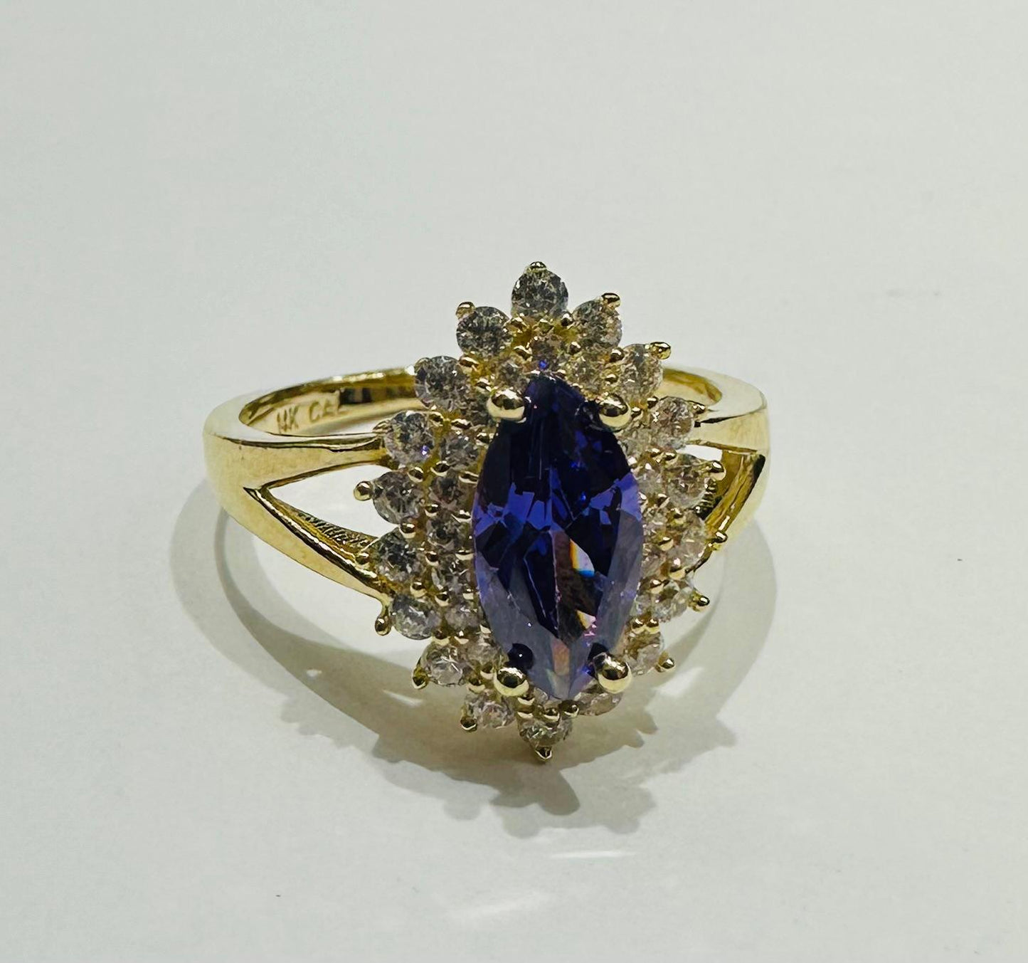 14K GOLD AMETHYST RING - WEIGHT:  3.8gm