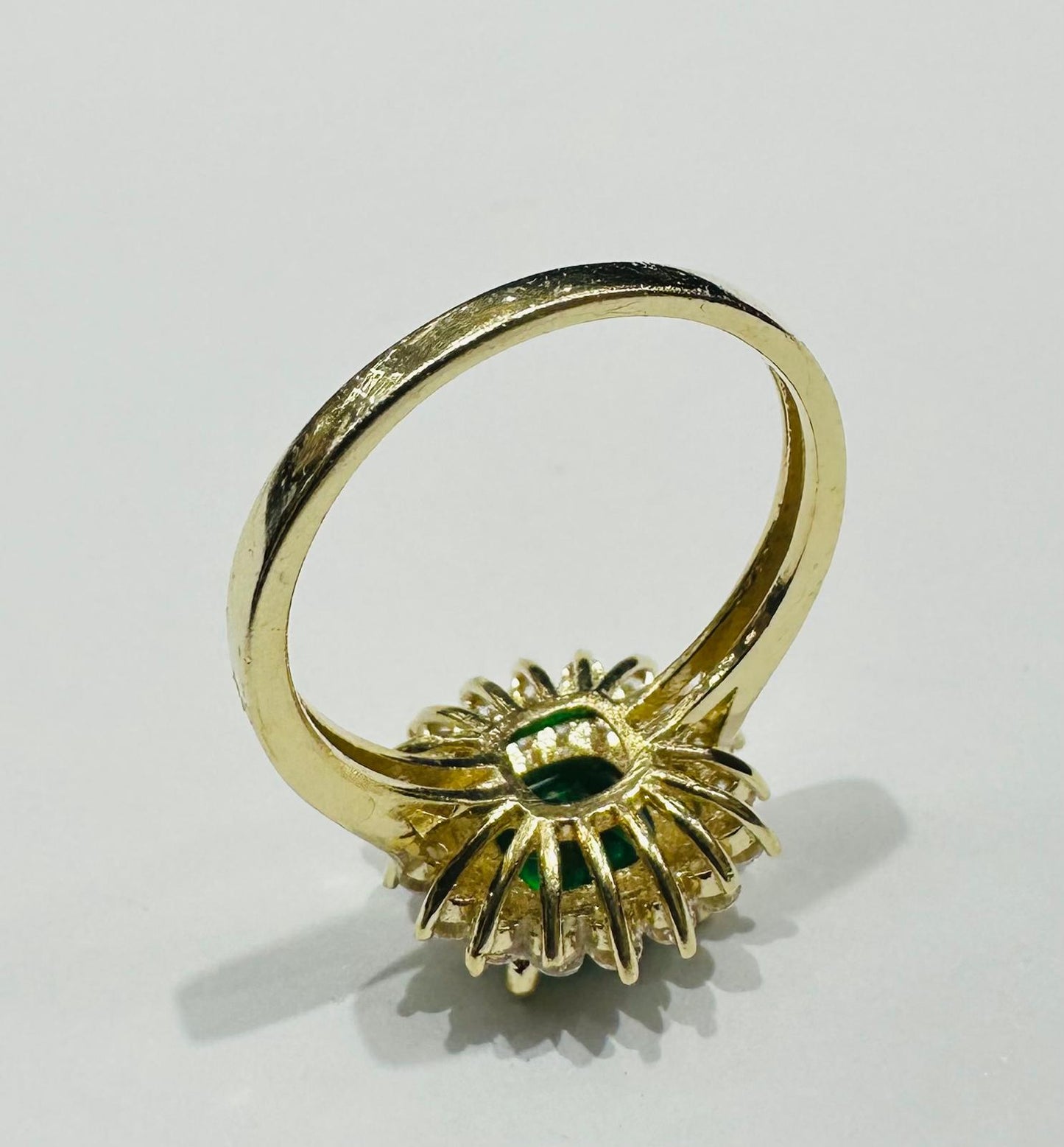 14K GOLD EMERALD RING - WEIGHT: 3.9gm