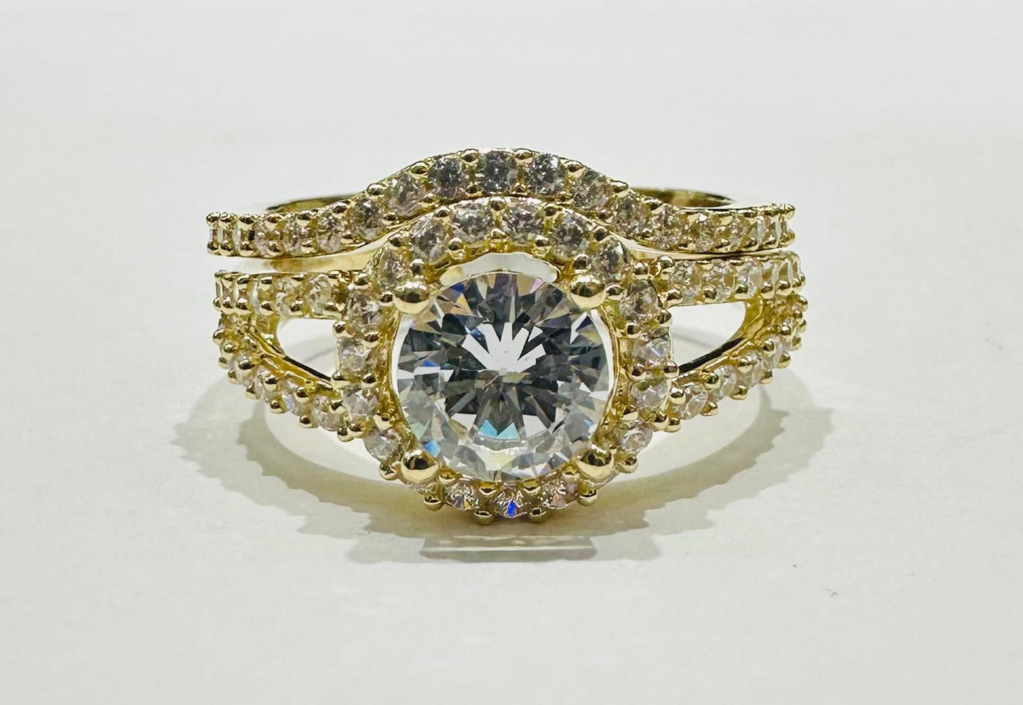 14K GOLD ROUND WHITE SAPPHIRE RING - WEIGHT: 5.7gm