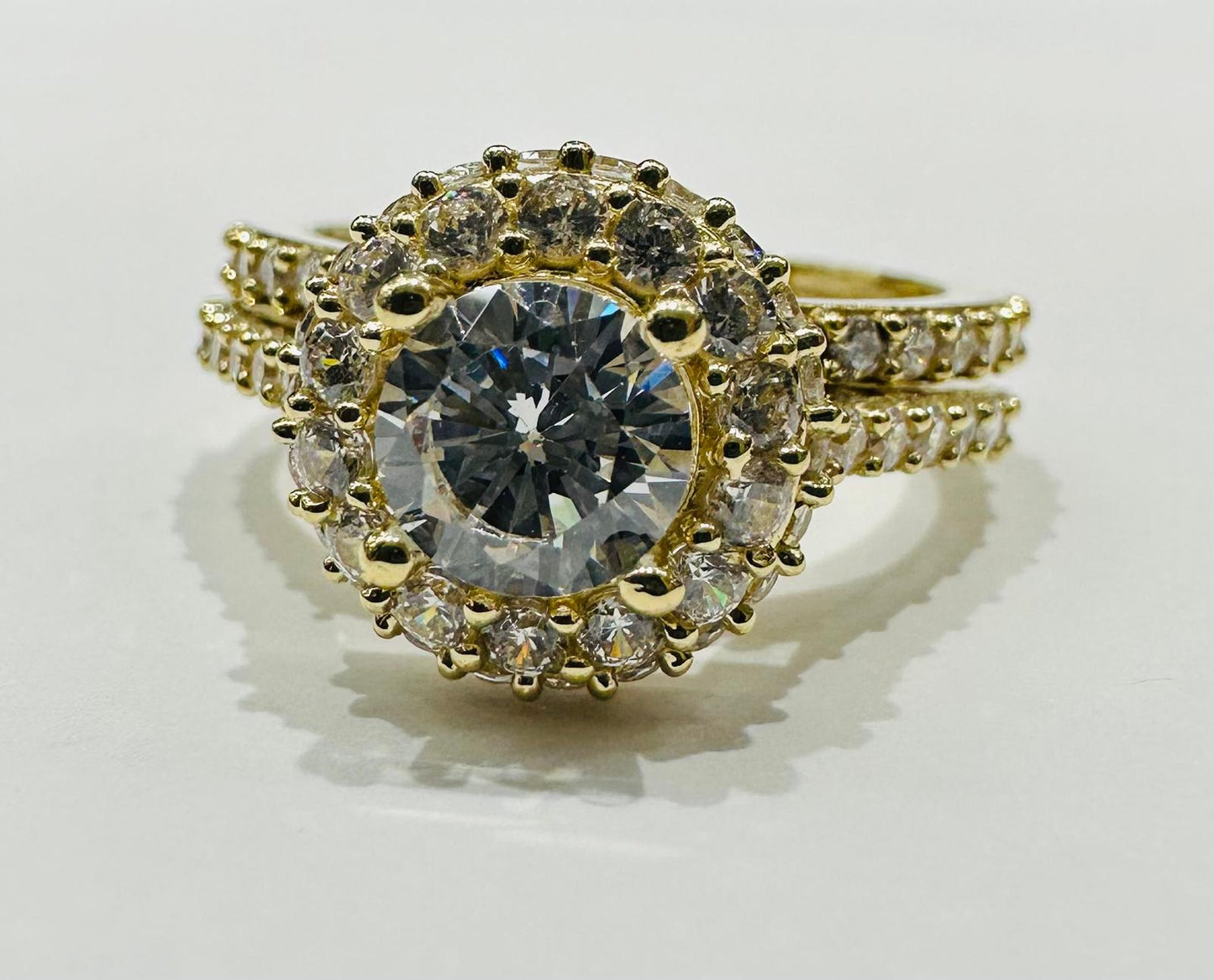 14K GOLD ROUND WHITE SAPPHIRE RING - WEIGHT: 4.9gm