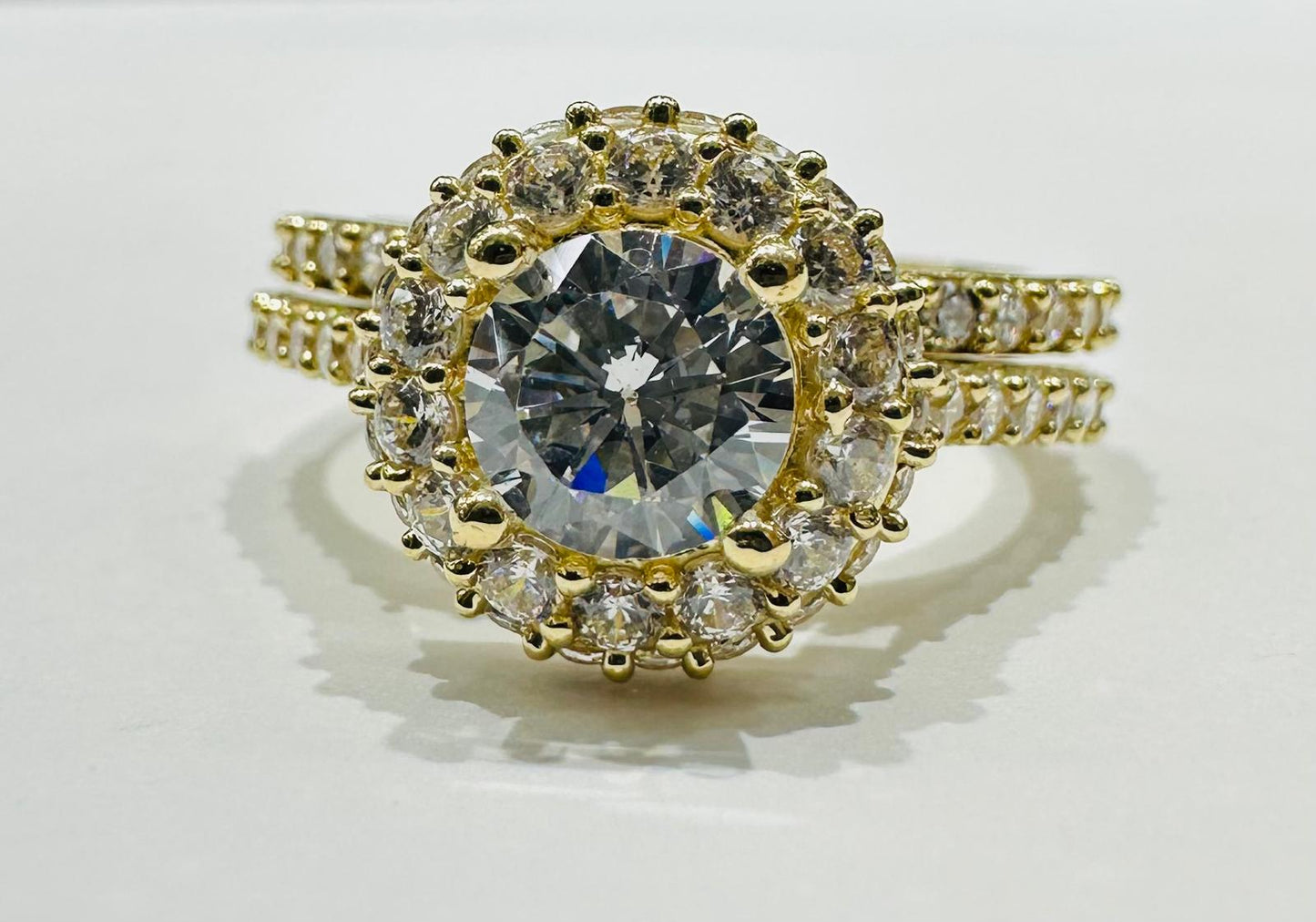 14K GOLD ROUND WHITE SAPPHIRE RING - WEIGHT: 4.9gm