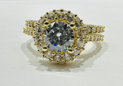 14K GOLD ROUND WHITE SAPPHIRE RING - WEIGHT: 4.9gm