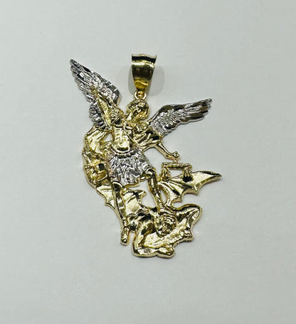 10K GOLD TWO TONED SAINT MICHAEL PENDANT- WEIGHT: 5.9gm