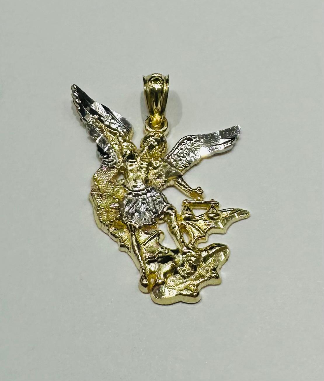 10K GOLD TWO TONED SAINT MICHAEL PENDANT- WEIGHT: 1.2gm