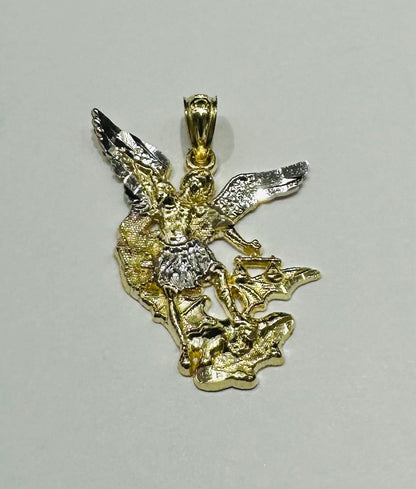 10K GOLD TWO TONED SAINT MICHAEL PENDANT- WEIGHT: 1.2gm