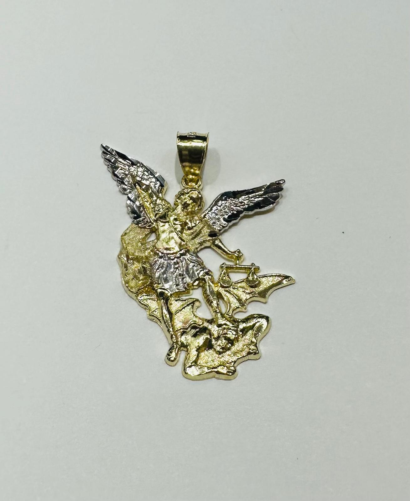 10K GOLD TWO TONED SAINT MICHAEL PENDANT- WEIGHT: 2.7gm