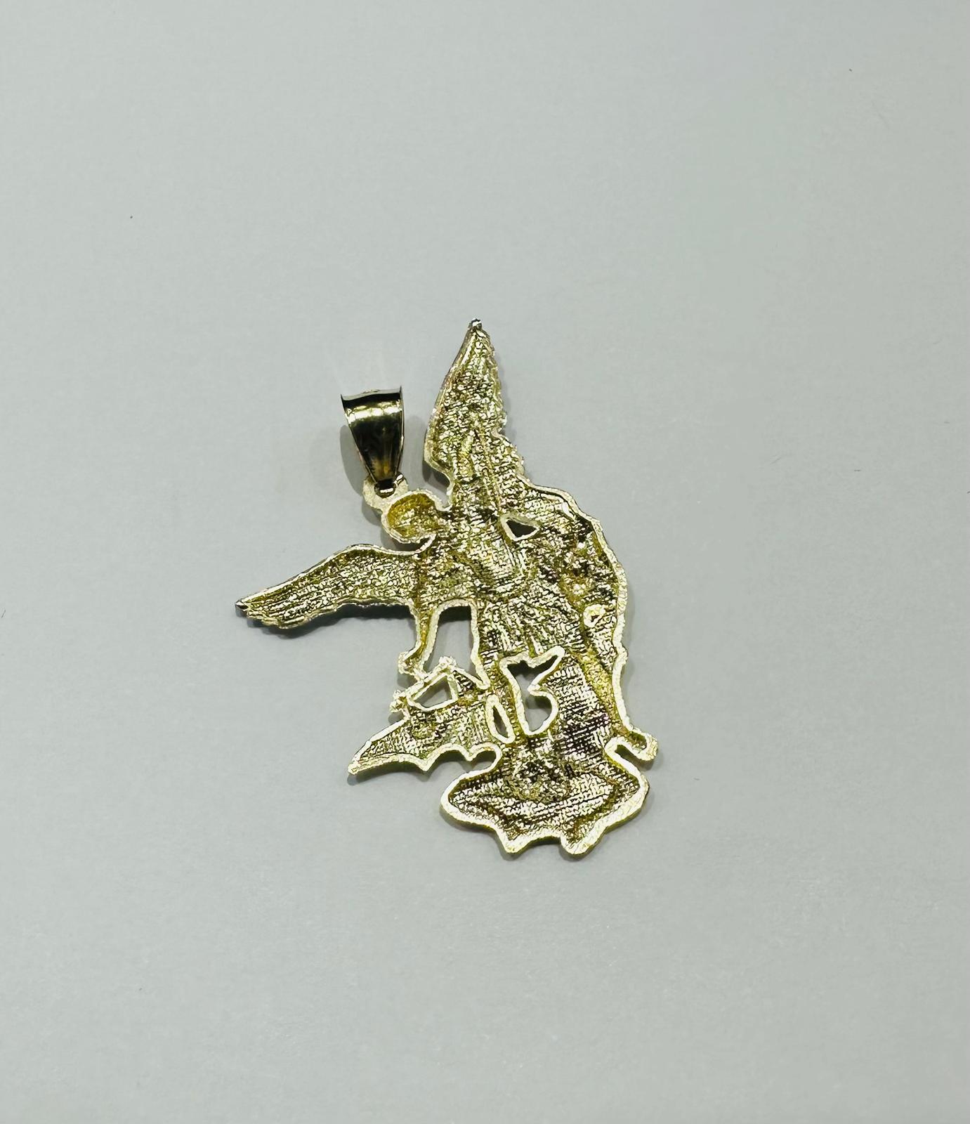 10K GOLD TWO TONED SAINT MICHAEL PENDANT- WEIGHT: 2.7gm