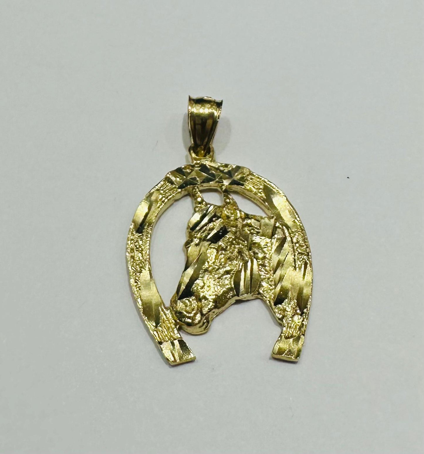 10K GOLD HORSESHOE PENDANT- WEIGHT: 4.0gm