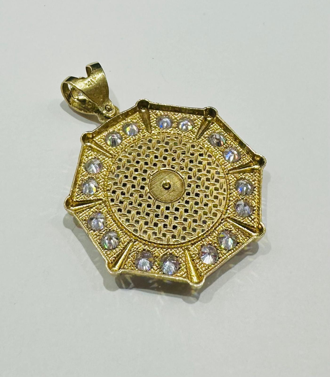 10K GOLD MEDUSA HEAD PENDANT WITH CZ STONE - WEIGHT: 9.7gm
