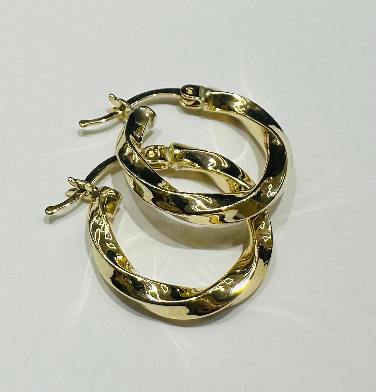 10K GOLD ROUND EARRINGS - WEIGHT: 1.8gm