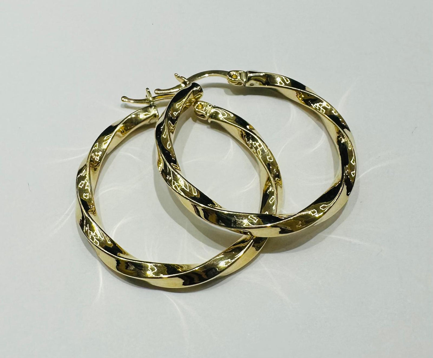 10K GOLD ROUND EARRINGS - WEIGHT: 2.9gm