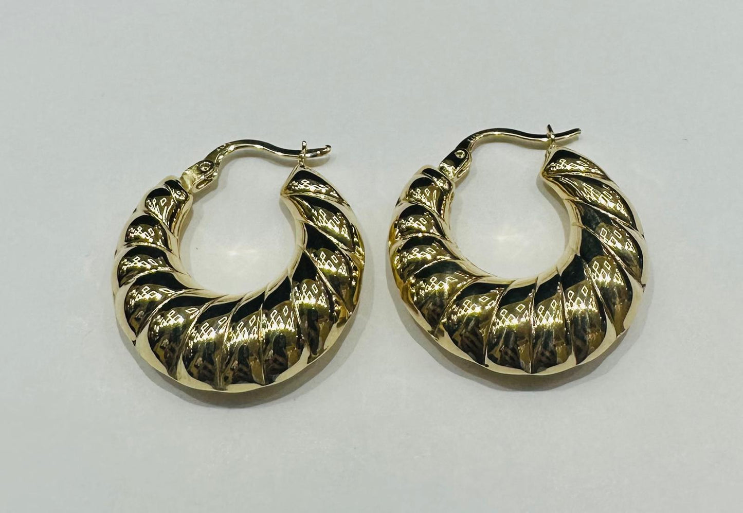10K GOLD HOOP EARRINGS - WEIGHT: 3.4gm